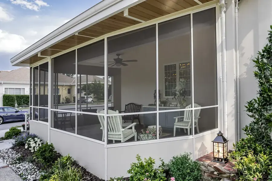 Single-story Florida home with a screened lanai, the kind of house the Zephyrhills restoration crew dries out